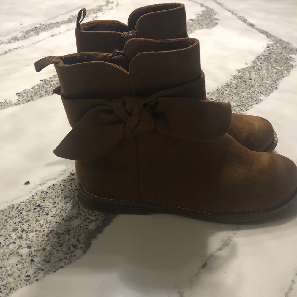 Gently used brown suede Gap boots for girls size 2